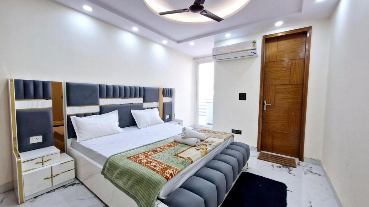 Apartment Homlee-classic 4bhk Flat Del-lift-parking *