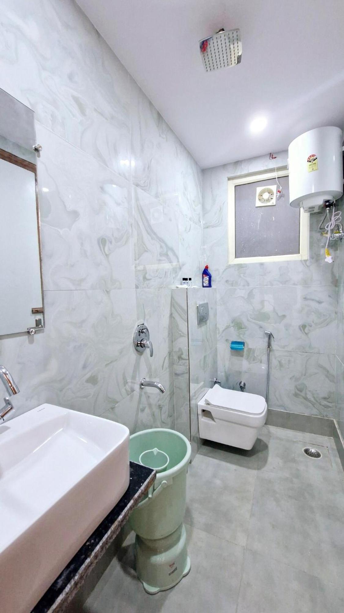 Homlee-classic 4bhk Flat Del-lift-parking * New Delhi