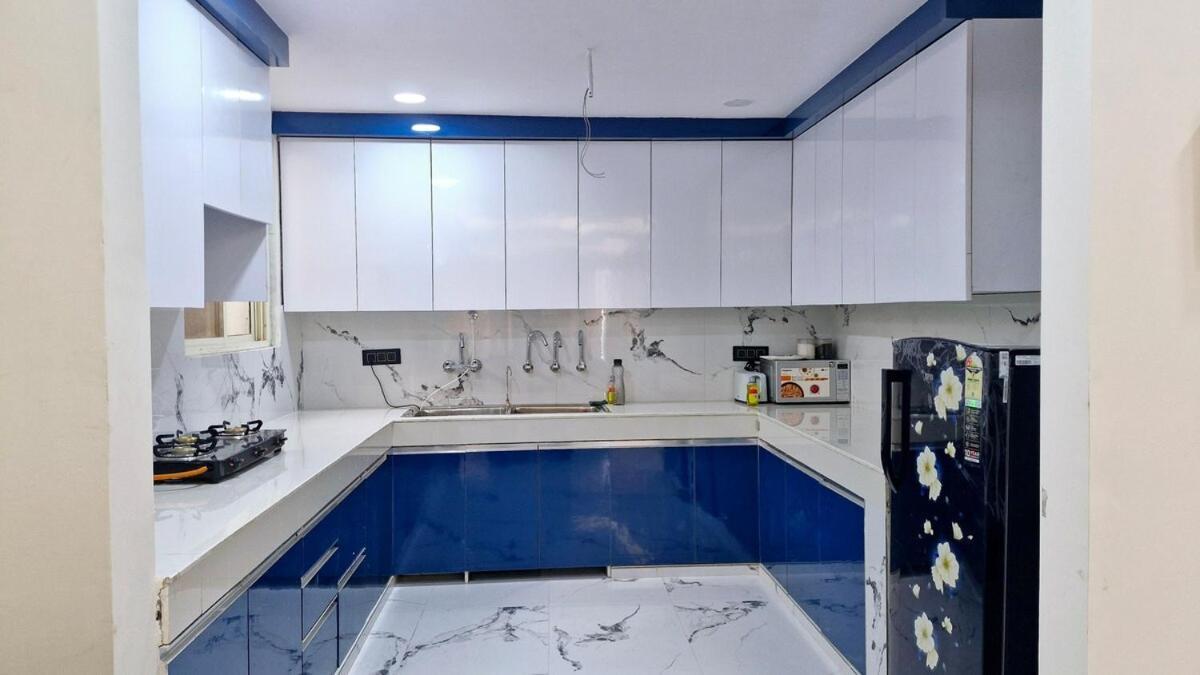 Homlee-classic 4bhk Flat Del-lift-parking Apartment *