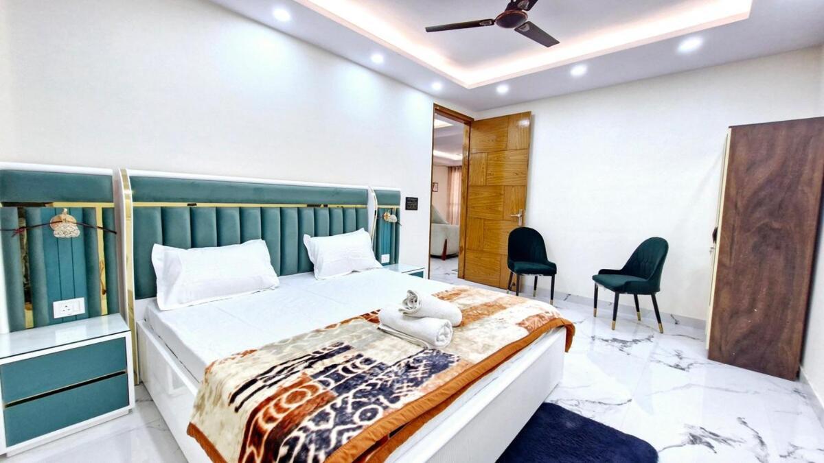 Apartment Homlee-classic 4bhk Flat Del-lift-parking *