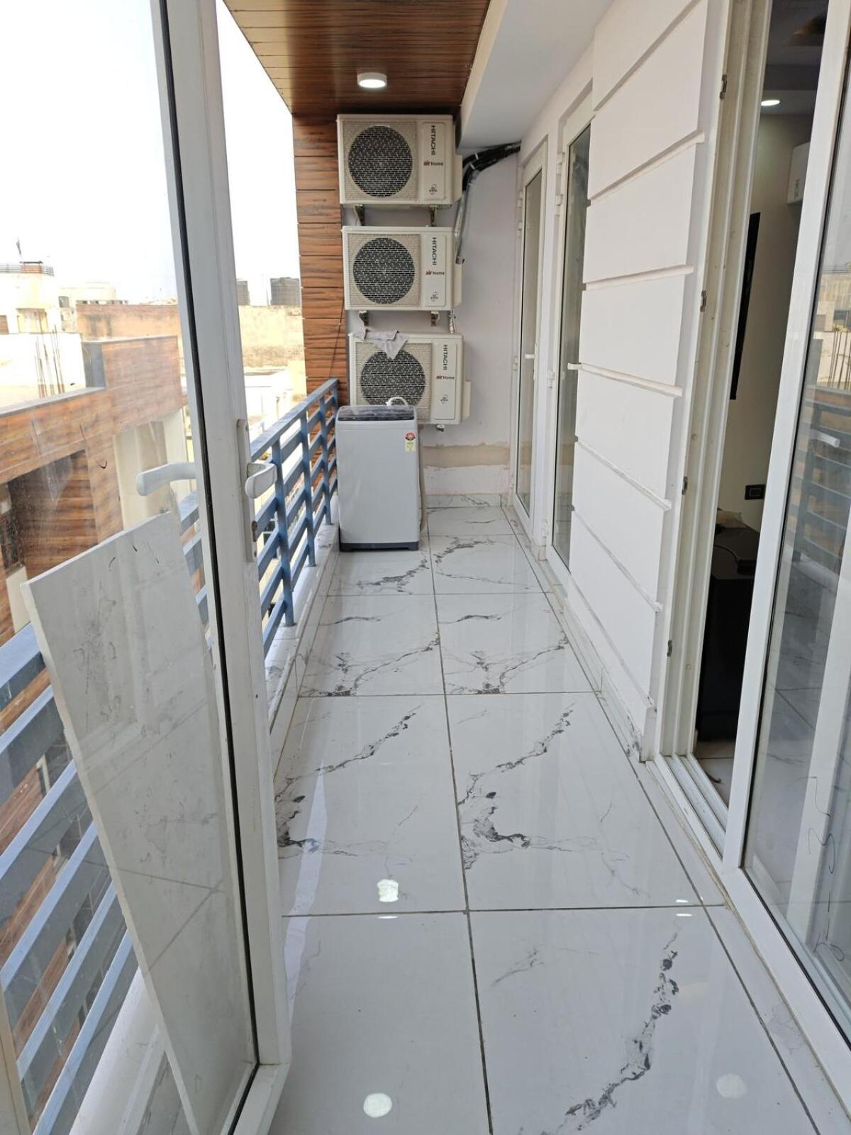 Homlee-classic 4bhk Flat Del-lift-parking *