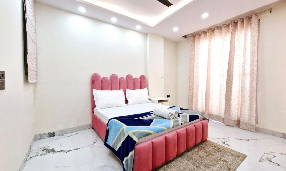 Homlee-classic 4bhk Flat Del-lift-parking * New Delhi