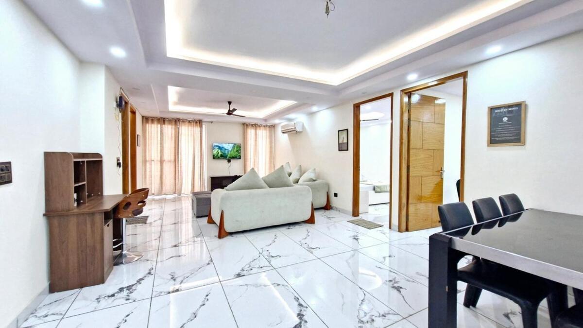 Homlee-classic 4bhk Flat Del-lift-parking