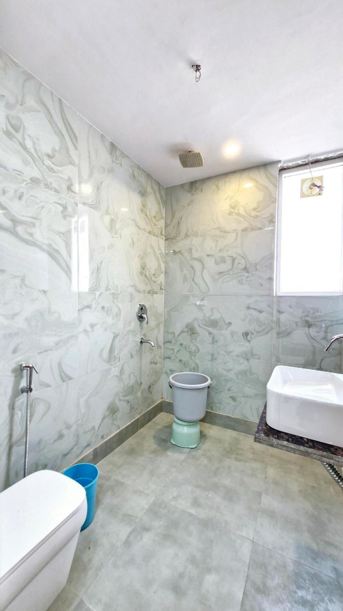 Apartment Homlee-classic 4bhk Flat Del-lift-parking *
