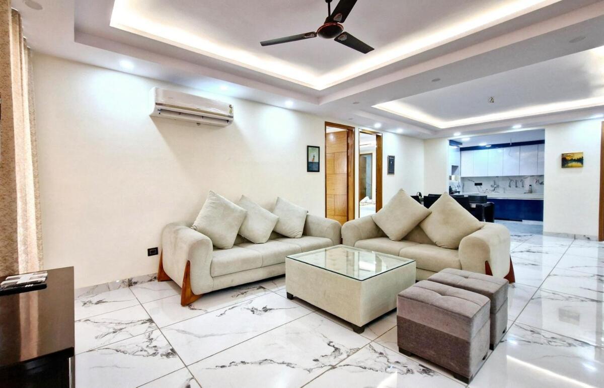 Homlee-classic 4bhk Flat Del-lift-parking *